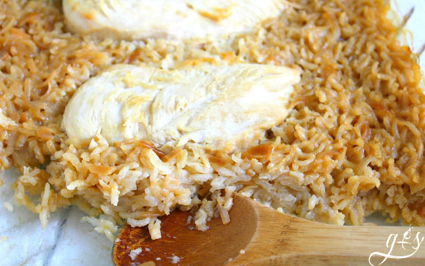  The BEST Chicken & Rice Casserole | This creamy and easy homemade recipe only requires 5 simple ingredients! A little rice, a can of Cream of Chicken soup, onion soup mix, and chicken have never tasted so good in this baked dish. Let your kids help you prepare this quick comfort foods recipe! Add a side salad or cooked veggie and Viola you have a family favorite meal in the making. {Families - Dinners - Recipes}