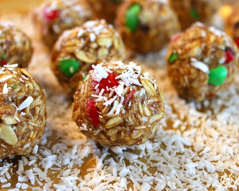 6 Ingredient Christmas Energy Bites