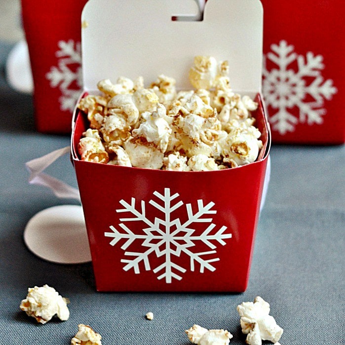 Clean Eating Holiday Recipes like this popcorn are so yummy! 
