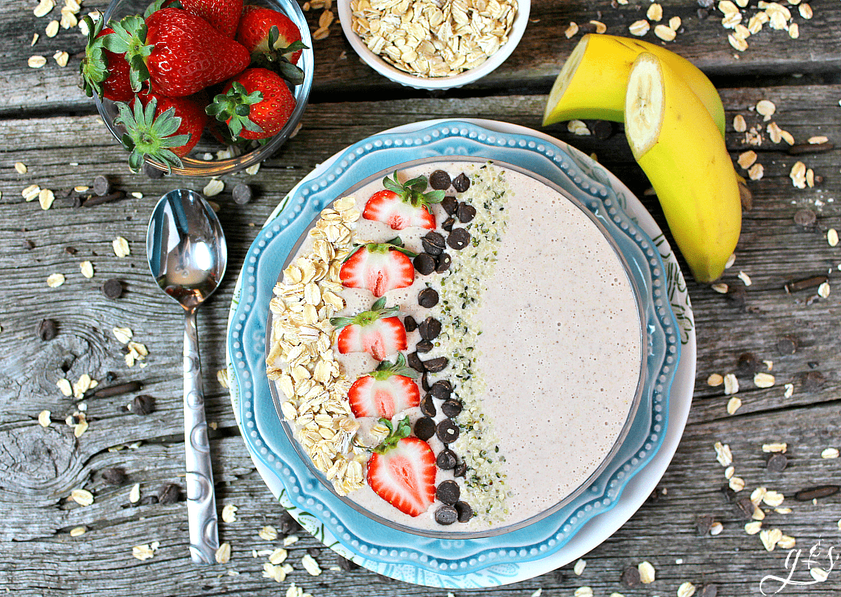 The BEST Oatmeal Chocolate Chip Cookie Smoothie Bowl | Cookie flavors any time of the day work for me, but this healthy breakfast recipe can't be beat! If you have ever wondered how to make a smoothie bowl, look no further. Make this easy and protein filled (Greek yogurt & almond milk) meal with toppings galore on weekend mornings...so you have time to savor every last bite. Gluten free and clean eating has NEVER tasted so good!