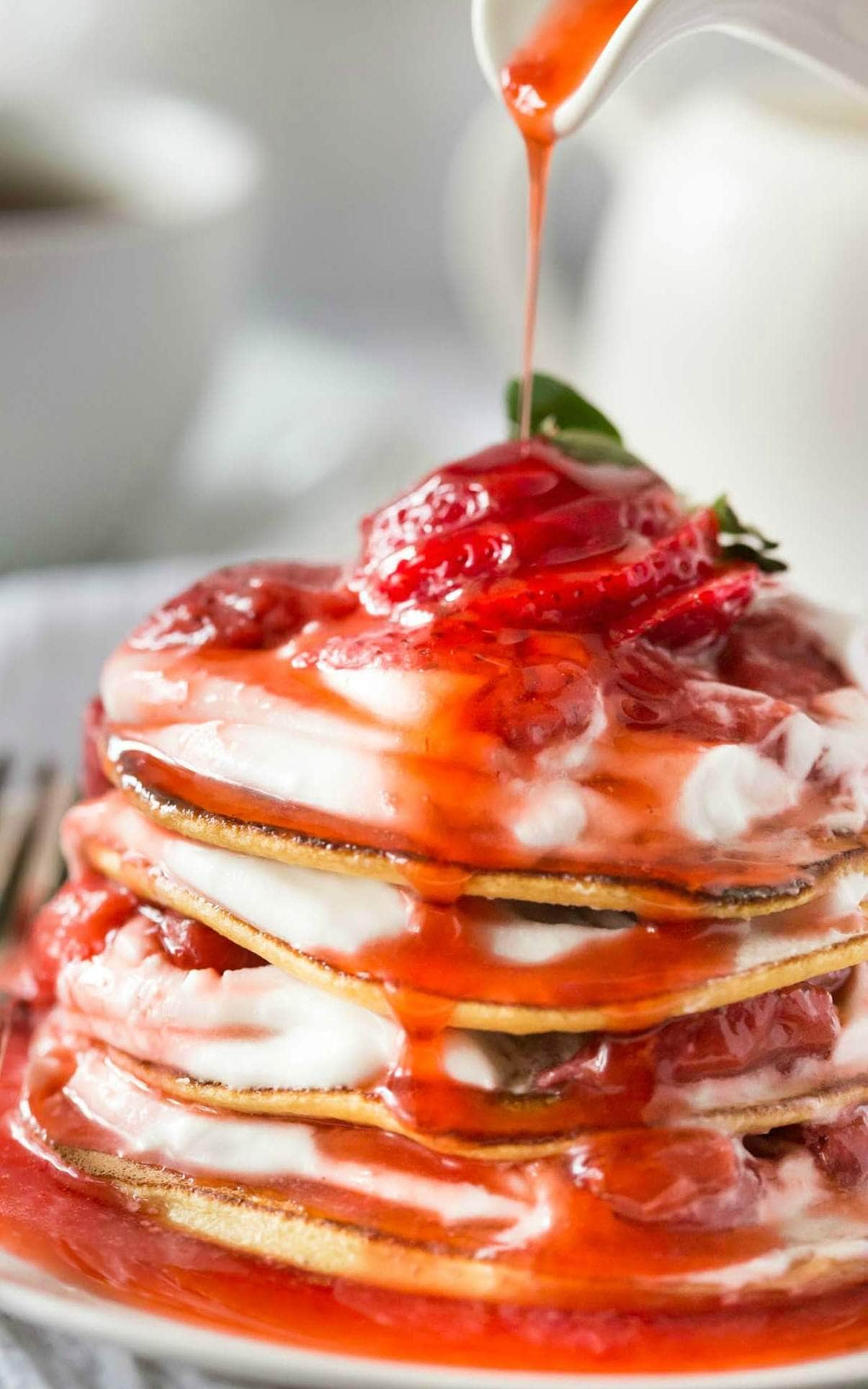 The 20+ BEST Clean Eating Brunch Recipes | These healthy and gluten-free ideas will have you begging for seconds! This food menu has make ahead dishes, casseroles, waffles, pancakes, eggs, fruit salads, spinach salads, and easy "clean" bread recipes. Whether you are throwing a party or serving your family these Sunday morning low carb breakfasts are just the ticket to leave your tummy happy all day. Mothers Day | Easter | Christmas | Paleo | Vegan | 21Day Fix