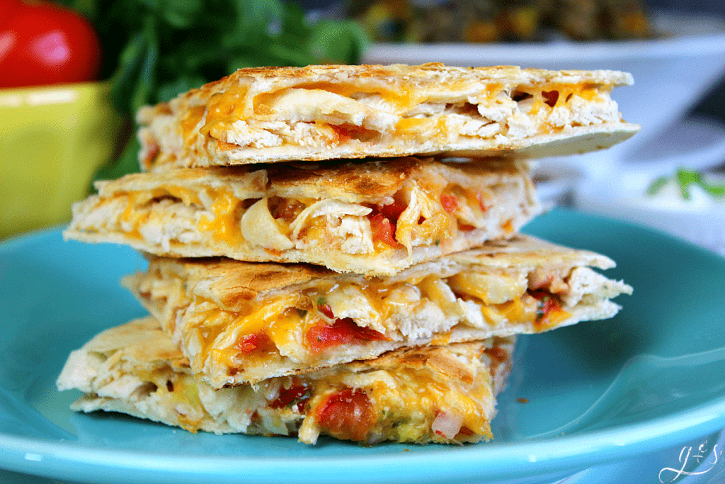 The BEST Chicken & Pico Quesadillas | Did someone say only 4 ingredients and dinner is done?! I'm in! These easy and healthy quesadillas for kids and adults alike will satisfy all of your Mexican cravings. Use whole wheat tortillas, shredded cheese, a rotisserie chicken, and homemade or store-bought pico de gallo to make it easy. Serve with salsa, guacamole, and sour cream (or plain Greek yogurt). #dinner #familydinner #easyrecipes #recipes