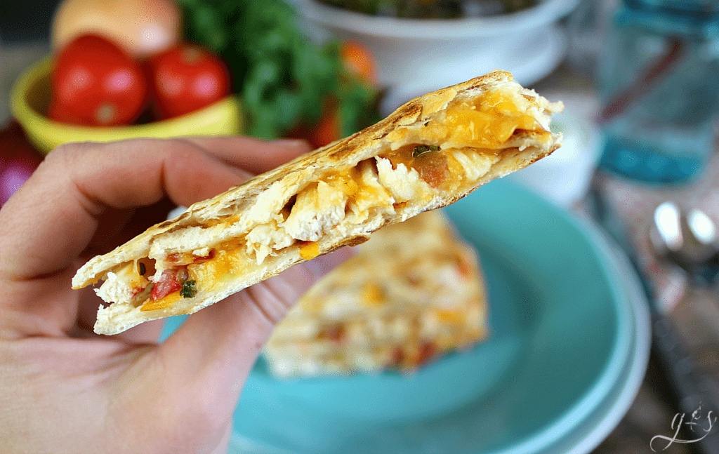 The BEST Chicken & Pico Quesadillas | Did someone say only 4 ingredients and dinner is done?! I'm in! These easy and healthy quesadillas for kids and adults alike will satisfy all of your Mexican cravings. Use whole wheat tortillas, shredded cheese, a rotisserie chicken, and homemade or store-bought pico de gallo to make it easy. Serve with salsa, guacamole, and sour cream (or plain Greek yogurt). #dinner #familydinner #easyrecipes #recipes