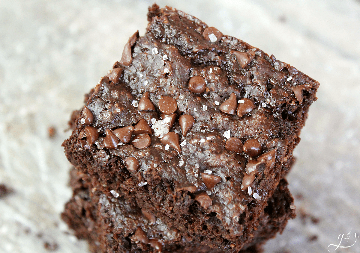 Brownie topped with mini chocolate chips and flaked sea salt.