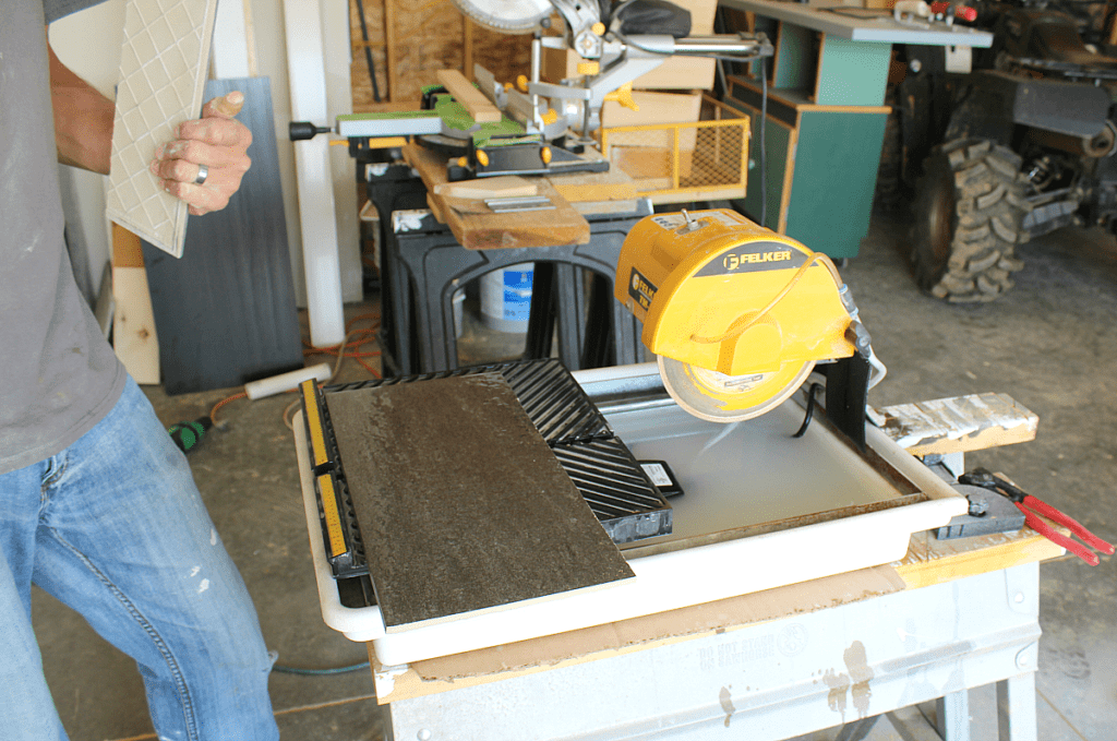 Wet saw to cut tile with it's own water pump.