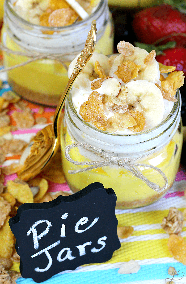 The BEST No Bake Pie in a Jar-AD You just stepped up your #summer dessert game with this easy cereal crust, french vanilla pudding, whipped cream, fresh healthy bananas, and Honey Bunches of Oats Banana Clusters with Almonds packed into the cutest mini mason jar.Serve these fun jars at parties for a crowd or keep it simple as a fast #dessert or snack for kids. This quick and simple 6 ingredient #recipe is sure to please the whole family! #pie #SummertimeTasty #CollectiveBias @hboats @Walmart