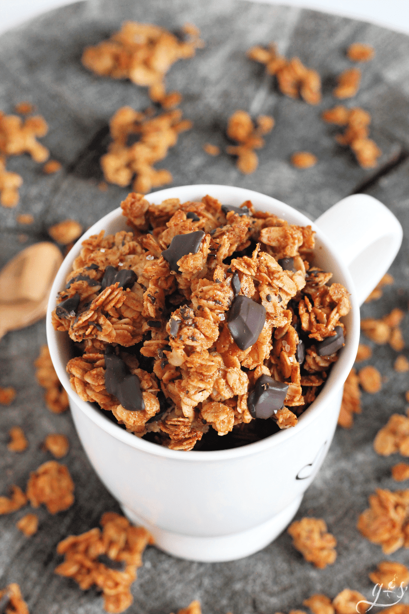 Dark Chocolate Almond Butter Granola | A homemade and healthy granola recipe is my weakness. This easy DIY almond butter (or peanut butter) snack boasts clusters of salty and sweet with it's flaked sea salt. Eat this for a simple breakfast with almond milk, gluten free brunch, snack, or dessert. Honey and coconut oil are also used. Learn how to make this clean eating 6 ingredient recipe and you will have deliciousness all week! #cleaneating #snacks #breakfast #glutenfree #recipes