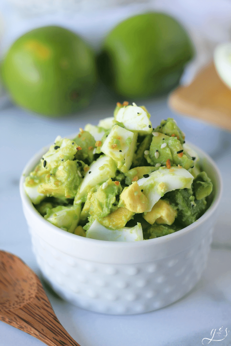 The BEST 4 Ingredient Avocado Egg Salad | This healthy and clean eating recipe has no mayo (mayonnaise), sour cream, or Greek yogurt. It is super easy to make and is keto, Whole30 and paleo friendly! Use this salad to make a sandwich, wrap, or eat it plain. Low carb, dairy free, and gluten free lunch recipes can be delicious! Make ahead for work and have meal prep done for 2 days. #keto #lunch #dairyfree #glutenfree #cleaneating