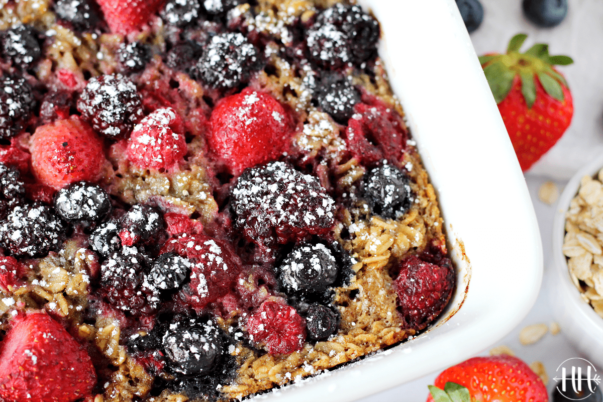 Easy Berry Baked Oatmeal - HappiHomemade with Sammi Ricke