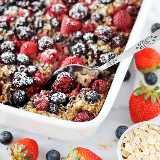 Easy Berry Baked Oatmeal - HappiHomemade with Sammi Ricke