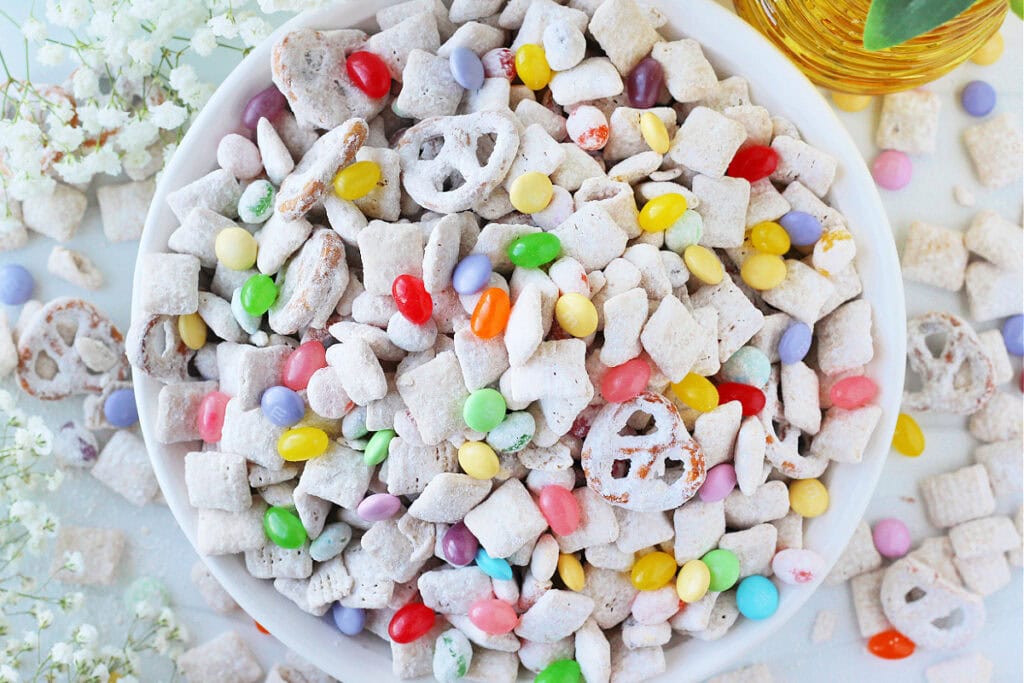 Easter Bunny Bait Recipe (Easter Puppy Chow) - HappiHomemade