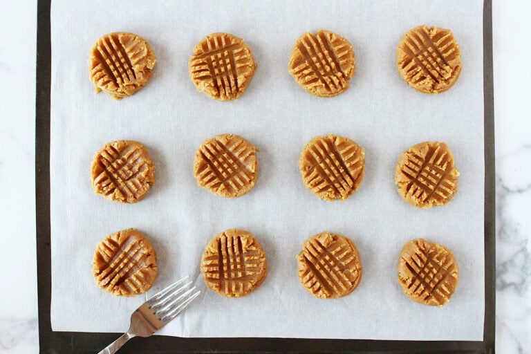 Flourless Peanut Butter Cookies (Low Sugar!) - HappiHomemade