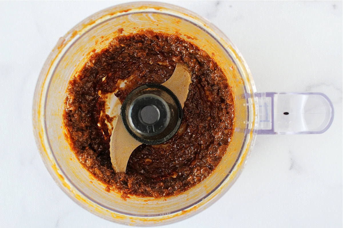 Pureed dates, pumpkin puree and molasses in a food processor.